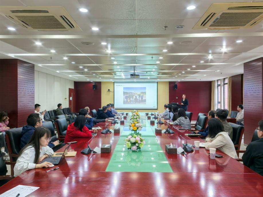 德国卡尔斯鲁厄理工学院教授Silke Behrens访问U9彩票